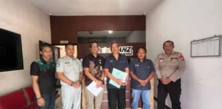 Tim Pembina Samsat Jakarta Utara Turun Langsung ke Lapangan Edukasi Warga Urus Pajak Kendaraan Warga Urus Pajak Kendaraan