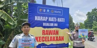 Tingkatkan Kedisiplinan Pengguna Jalan, Jasa Raharja NTB Pasang Banner Himbauan Keselamatan di Lombok Timur di Lombok Timur
