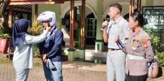 Jasa Raharja Bekasi dan Satlantas Polresta Metro Bekasi Ajak Pengajar dan Pelajar Peduli Keselamatan Lalu Lintas di SMAN 3 Bekasi di SMAN 3 Bekasi