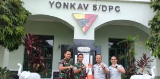 Jasa Raharja Lahat Serahkan 20 Traffic Cone untuk Dukung Sarana Keselamatan Transportasi di Yonkaf 5 DPC di Yonkaf 5 DPC