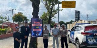 Jasa Raharja Purwokerto Bersama Satlantas Polresta Banyumas Pasang Spanduk Himbauan Keselamatan di Titik Rawan Kecelakaan jasa raharja jateng