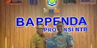 Kunjungan Koordinasi Rutin, Jasa Raharja NTB Serahkan Buku Action Plan SWDKLLJ ke Mitra Bappenda NTB ke Mitra Bappenda NTB