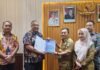 Jasa Raharja Kepri Serahkan Buku Action Plan SWDKLLJ Tahun 2024 kepada Kepala Bapenda Provinsi Kepulauan Riau jasa raharja kepri