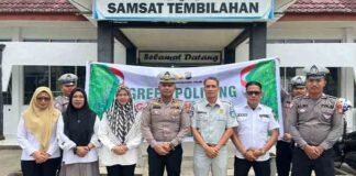 Tanami Bibit Pohon Di Lingkungan Samsat Tembilahan Riau Wujud Kolaborasi Pembina Samsat Dengan Satlantas Melaksanakan Green Policing jasa raharja riau