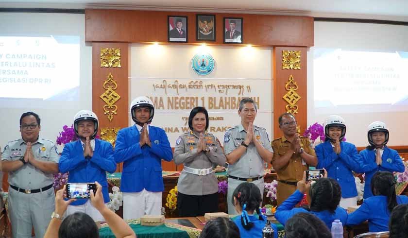 Di SMAN 1 Blahbatuh Gianyar