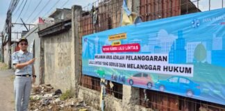 Jasa Raharja Karawang Pasang Spanduk Peringatan Di Titik Rawan Kecelakaan Sebagai Upaya Pencegahan Dan Edukasi Keselamatan Di Titik Rawan Kecelakaan