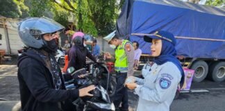 Tim pembina SAMSAT Cikokol Gelar Operasi Gabungan, Kendaraan Dapat Lakukan Pelunasan Di Tempat Lakukan Pelunasan Di Tempat
