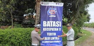 Jasa Raharja Indramayu Berkolaborasi Dengan Polres Indramayu Tekan Angka Kecelakaan Melalui Pemasangan Spanduk Himbauan Melalui Pemasangan Spanduk Himbauan