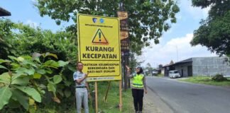 Tekan Angka Kecelakaan, Jasa Raharja Magelang dan Satlantas Polres Kebumen Pasang Papan Imbauan di Titik Rawan Pasang Papan Imbauan di Titik Rawan