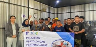 Sambut Nataru 2025-2026, Jasa Raharja Kanwil Jawa Barat Gelar Penempelan Stiker Practical Guidance, Pengobatan Gratis, dan Sosialisasi PPGD di PO Patriot Stiker Practical Guidance