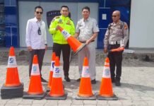 Upaya Pencegahan Kecelakaan, Jasa Raharja Karawang Serahkan Sarana Keselamatan Lalu Lintas Upaya Pencegahan Kecelakaan
