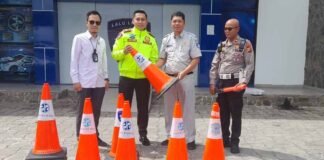 Upaya Pencegahan Kecelakaan, Jasa Raharja Karawang Serahkan Sarana Keselamatan Lalu Lintas Upaya Pencegahan Kecelakaan