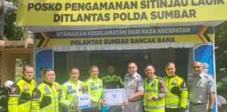 Jasa Raharja Sumbar Tinjau Pos PAM Nataru Sitinjau Lauik, Berikan Bingkisan bagi Petugas Pengamanan bagi Petugas Pengamanan