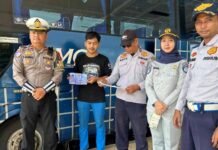 Sambut Nataru, Jasa Raharja Cabang Sukabumi Dampingi Polres dan Dishub Sukabumi Gelar Ramcheck Kendaraan di PO Maya Gapura Intan di PO Maya Gapura Intan