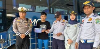Sambut Nataru, Jasa Raharja Cabang Sukabumi Dampingi Polres dan Dishub Sukabumi Gelar Ramcheck Kendaraan di PO Maya Gapura Intan di PO Maya Gapura Intan