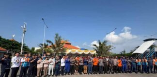 PT Jasa Raharja Kanwil Bali Hadiri Apel Kesiagaan Pembukaan Pos Koordinasi Angkutan Laut Natal 2025 dan Tahun Baru 2026 di Pelabuhan Benoa di Pelabuhan Benoa
