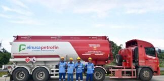 Komitmen Pelayanan Energi, Awak Mobil Tangki Pertamina Tetap Salurkan BBM di Tengah Tantangan Banjir dan Longsor di Tengah Tantangan Banjir dan Longsor