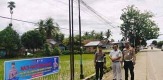 Jasa Raharja Sumbar Perkuat Upaya Pencegahan Kecelakaan melalui Pemasangan Spanduk di Titik Rawan Kabupaten Padang Pariaman di Titik Rawan Kabupaten Padang Pariaman