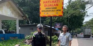 Jasa Raharja Cabang Sukabumi Pasang Papan Himbauan di Lima Titik Rawan Kecelakaan Lalu Lintas jasa raharja jabar