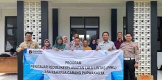 Jasa Raharja Cabang Purwakarta dan Unit Kamsel Polres Purwakarta Gelar PPKL dan Safety riding di SMKN Darangdan