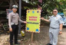 Jasa Raharja Pati dan Polresta Pati Pasang Papan Himbauan Keselamatan di Titik Black Spot Tayu jasa raharja jateng