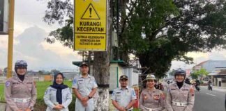 Jasa Raharja Magelang Bersama Satlantas Polresta Magelang Kembali Laksanakan Pemasangan Himbauan di Titik Rawan Kecelakaan jasa raharja jateng