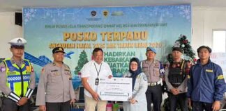Melalui Program TJSL Jasa Raharja Serahkan Bantuan Sarana Keselamatan Lalu Lintas Berupa Papan Rambu Peringatan Kepada BPTD Kalimantan Barat jasa raharja kalbar