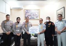 Jasa Raharja Kalsel Serahkan Bantuan TJSL untuk Dukung Program Safety Riding Ditlantas Polda Kalsel jasa raharja kalsel