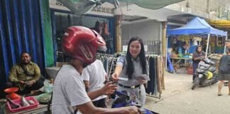 Jasa Raharja Kanwil Kepri Ajak Masyarakat Manfaatkan Program Pemutihan Pajak Kendaraan Bermotor Melalui Pembagian Flyer di Pasar Melchem dan Pasar Tanjung Uma jasa raharja kepri