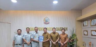 Jasa Raharja Sulsel Serahkan Buku Action Plan SWDKLLJ kepada Bapenda Sulsel jasa raharja sulsel
