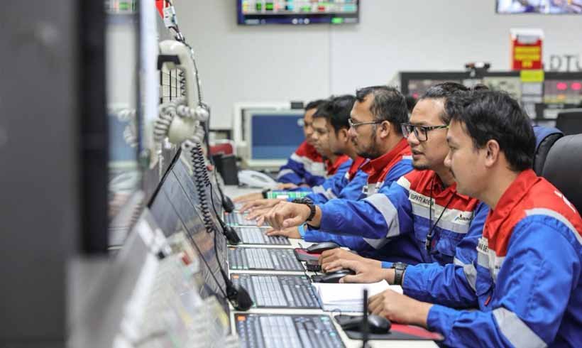 Pekerja Kilang Pertamina