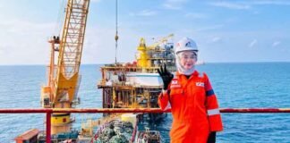 Perempuan di Garda Depan Energi Nasional: Kisah Tangguh dari Laut dan Daratan perempuan